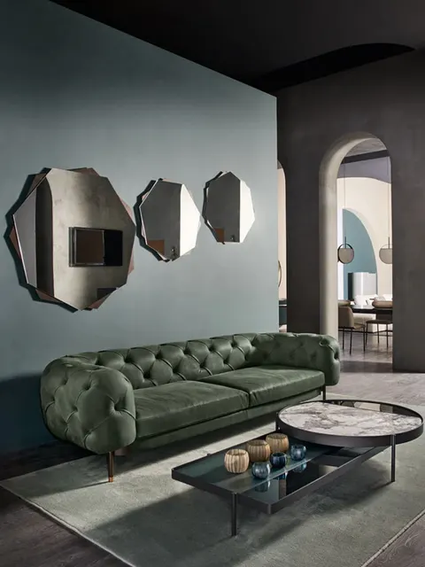 Divano Atenae di Cantori per un soggiorno elegante, divano di design italiano realizzato su ordinazione