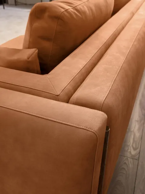 Divano di design Shanghai di Cantori per il soggiorno di un appartamento moderno, idee per divani italiani
