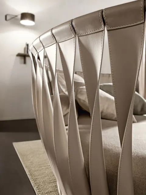 Divano Twist di Cantori dalla silhouette inconfondibile, divano di design italiano per il soggiorno di una villa