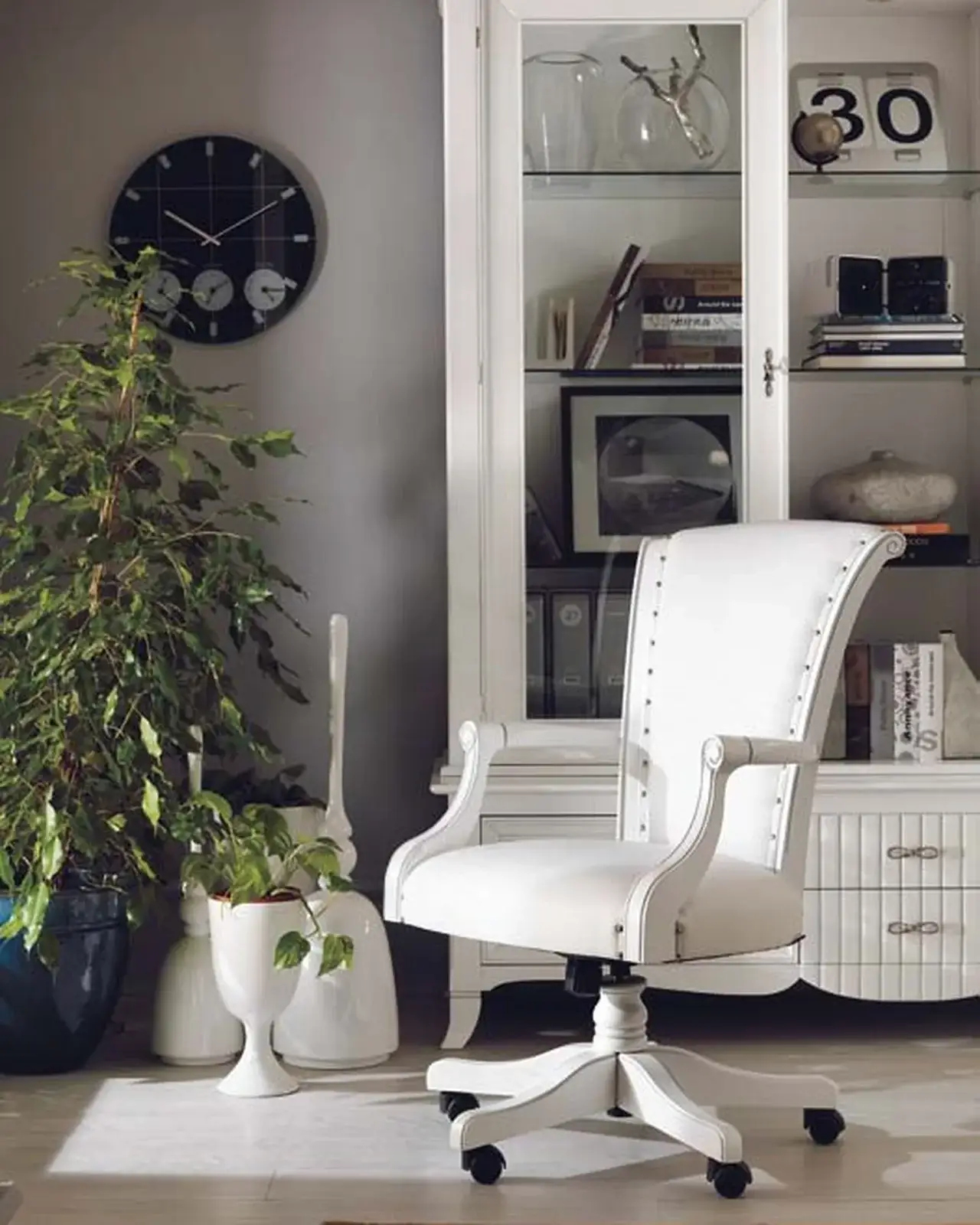 New Deco Swivel Armchair in Leather, New Deco armchair by Francesco Pasi
