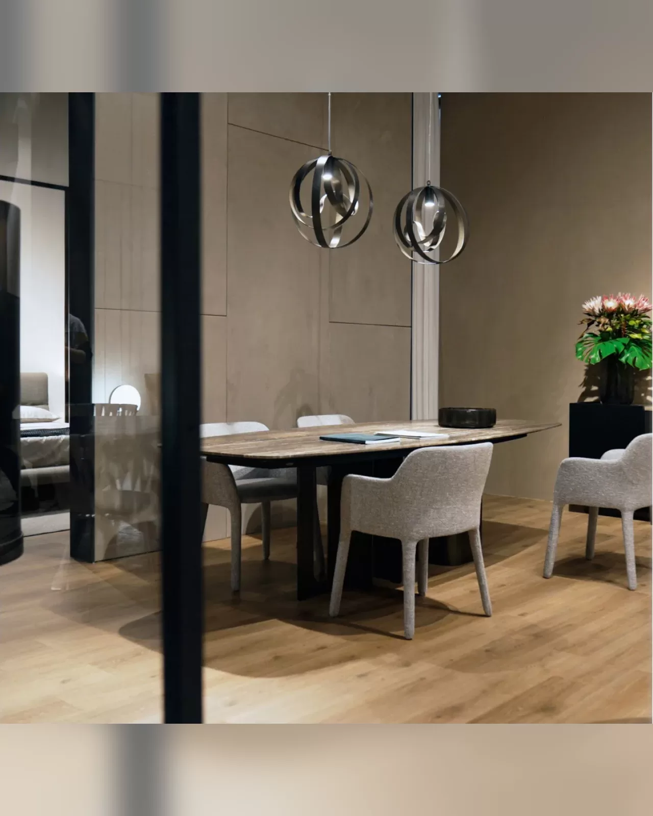 Sedia da pranzo di lusso Katerina di Cantori rivestita in tessuto o pelle, arredamento esclusivo per la sala da pranzo