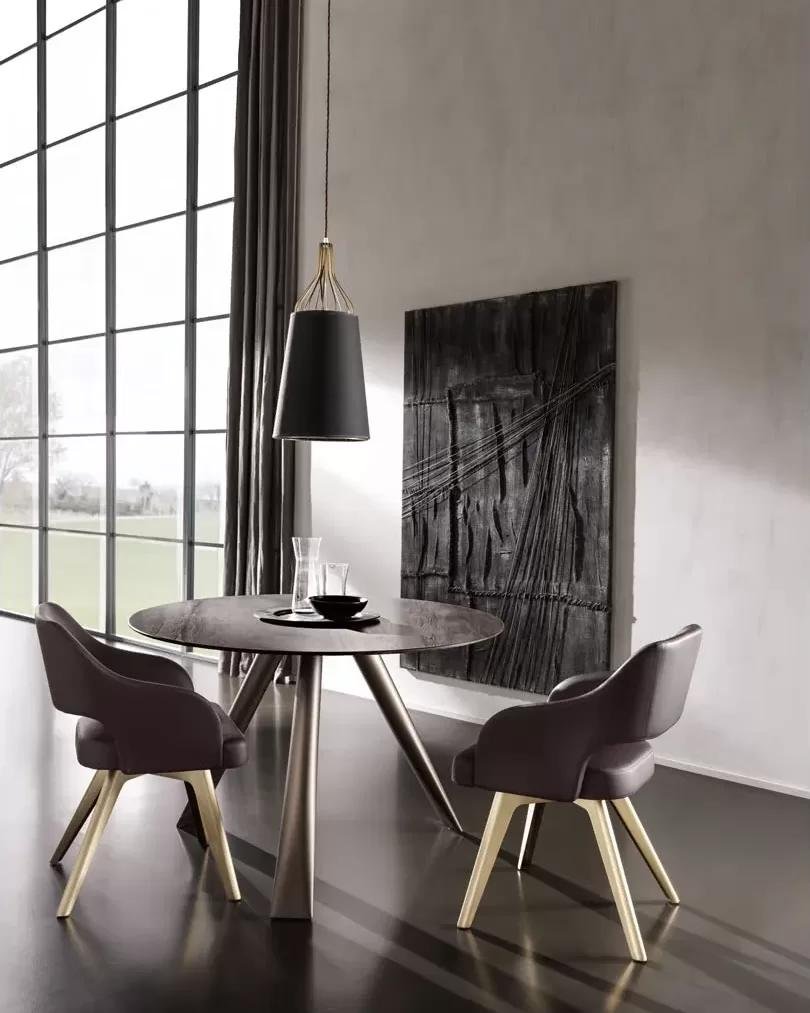 Sedia da pranzo Adria di Cantori in pelle, scamosciato o nabuk, seduta di lusso per una sala da pranzo italiana