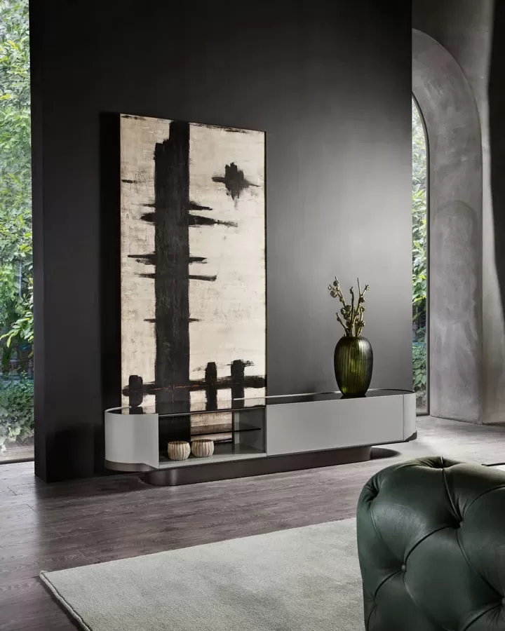 Porta TV Gregory di Cantori, mobile media basso da 241 cm in un elegante soggiorno contemporaneo