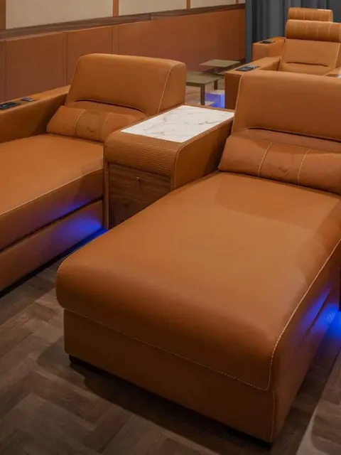 Divano home cinema Formitalia Grand Prix in pelle, sedute italiane in pelle per la sala multimediale di una casa