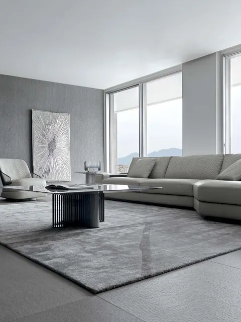 Divano componibile Moonlight di Giorgio Collection grigio con tavolini bassi, soggiorno moderno con pareti in vetro