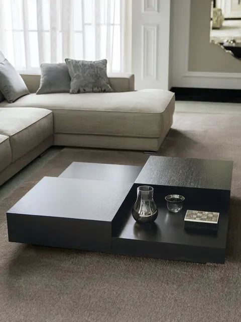 Divano angolare Opera Contemporaneo grigio con tavolino basso nero, divano italiano moderno per attico