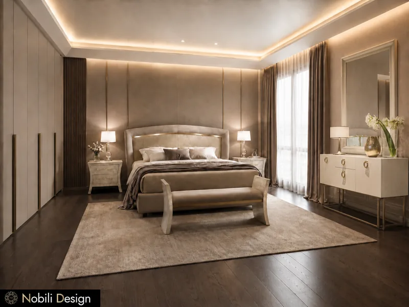 Chambre de suite d'hôtel avec tête de lit cintrée à liseré doré, console coiffeuse ivoire, banc et parquet en chêne foncé