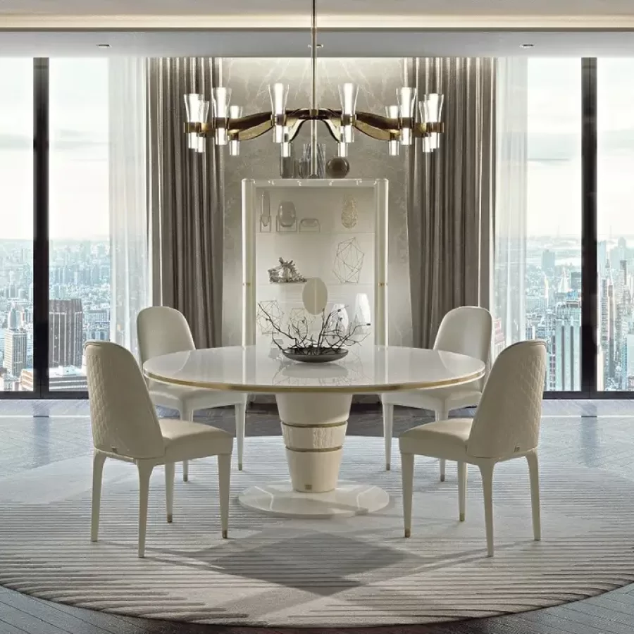 Chaise Ellipse de repas tapissée de Francesco Pasi — mise en situation