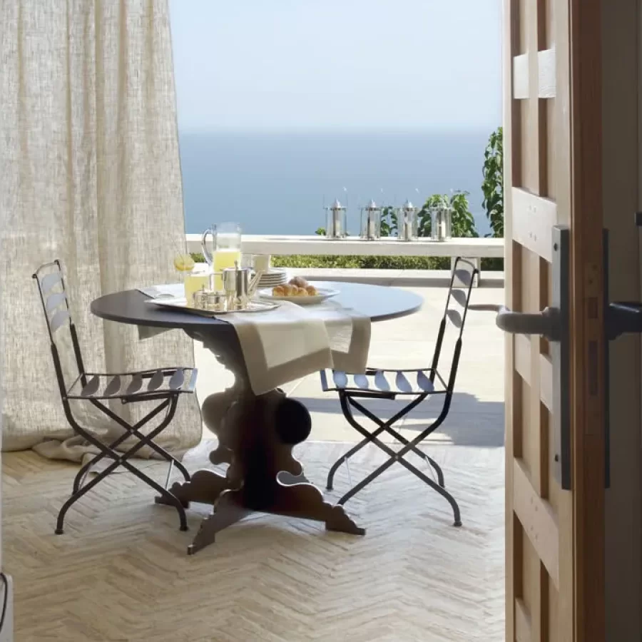 Table de repas Romeo de Cantori — vue d’ensemble