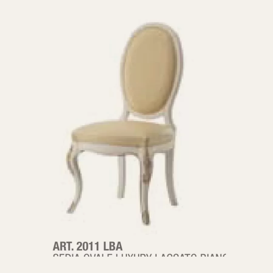 Chaise Gran Guardia de repas ovale en cuir de Francesco Pasi — vue d’ensemble