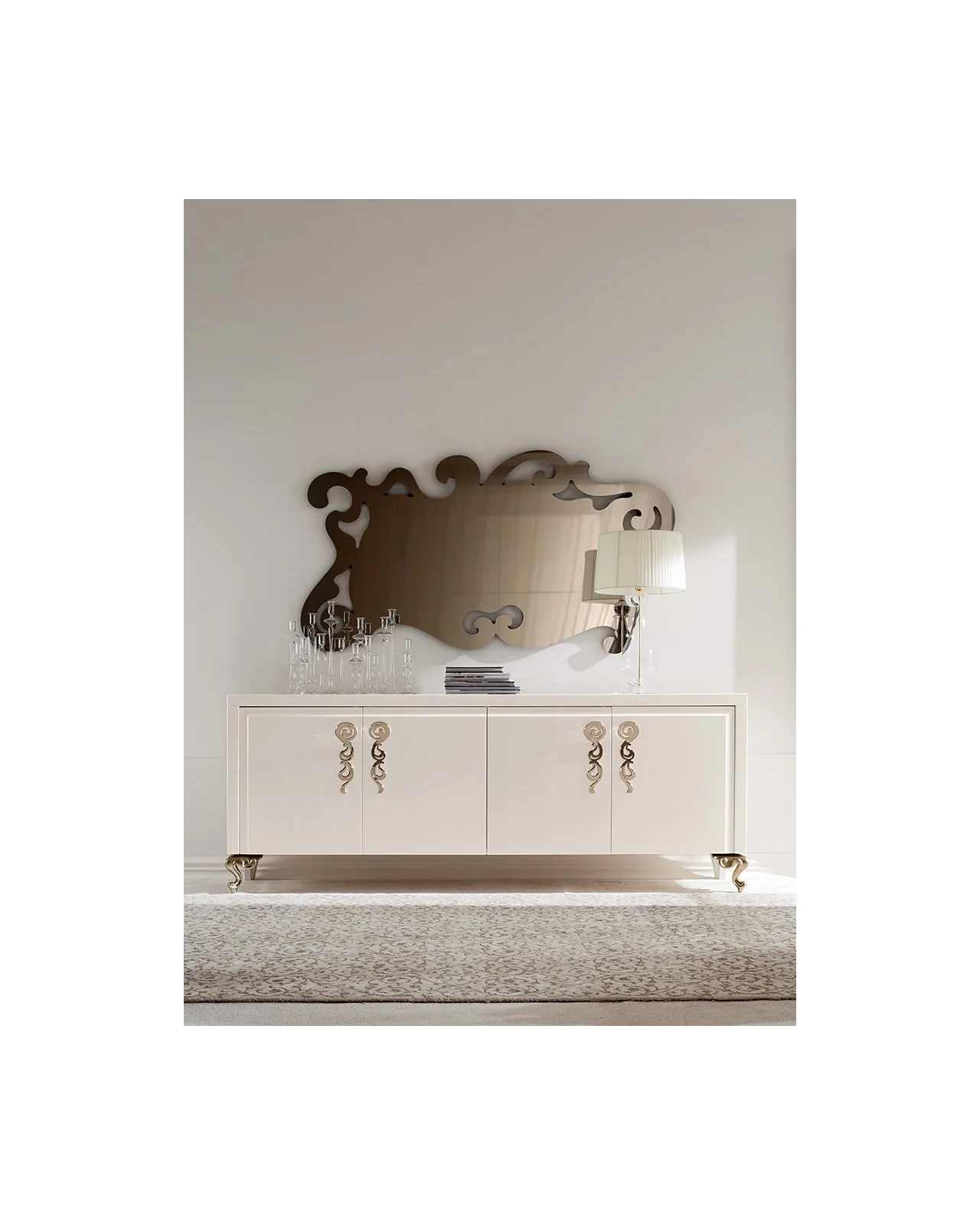 Aida Mirror by Cantori, in an interior setting, photo 2 of 5