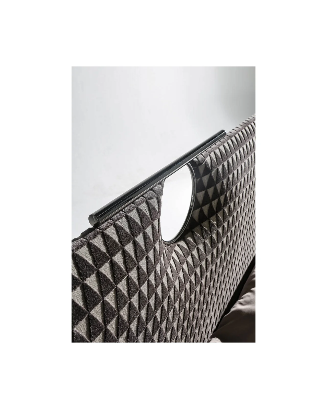 Bay bed by Cantori, in an interior setting, photo 3 of 8, Nobili Design catalog