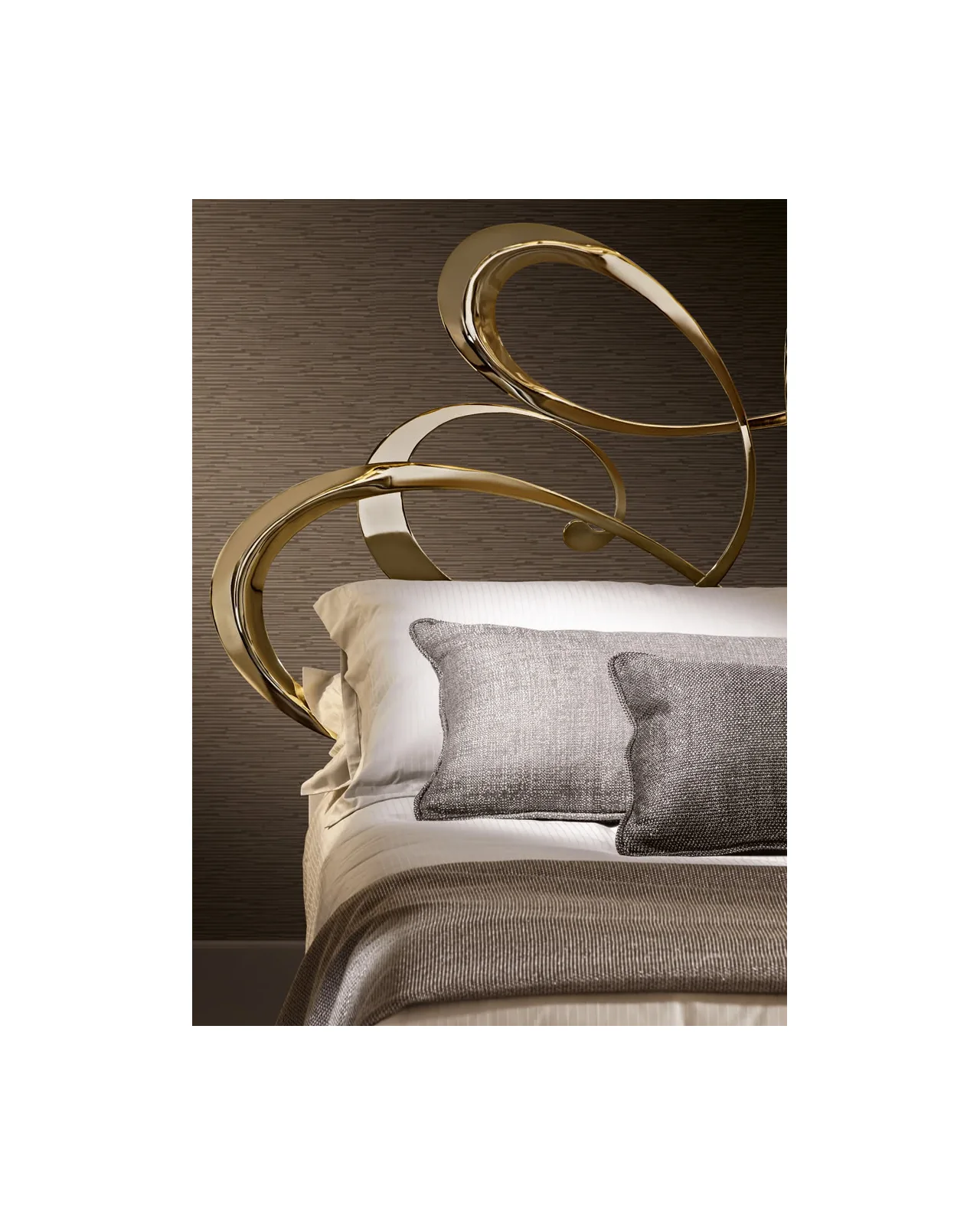 Dolcevita bed by Cantori, in an interior setting, photo 4 of 6