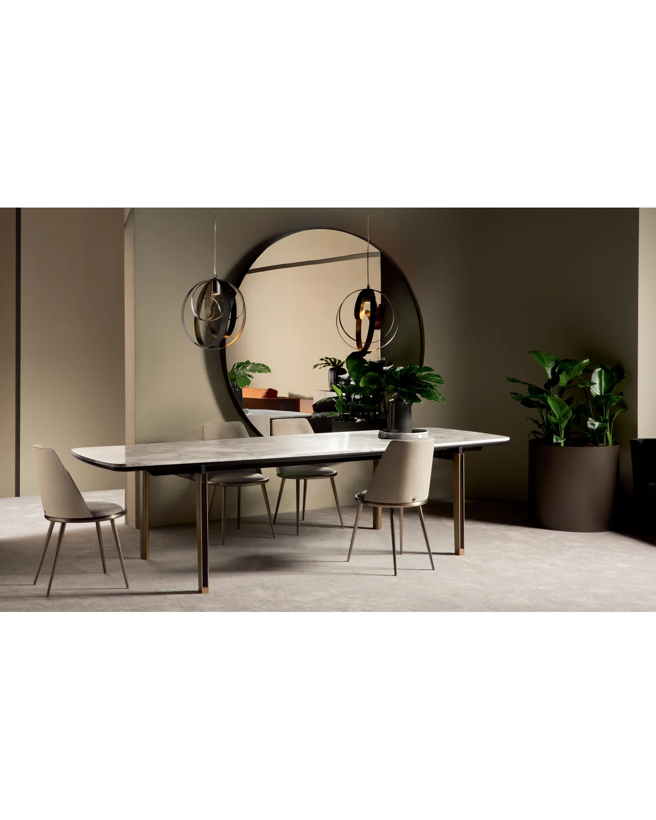Rodin Mirror by Cantori, in an interior setting, photo 4 of 10