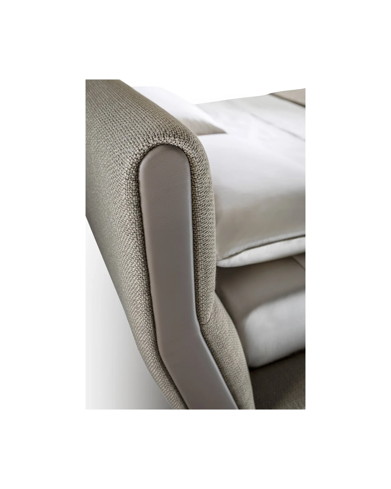 Sharon bed by Cantori, in an interior setting, photo 5 of 11