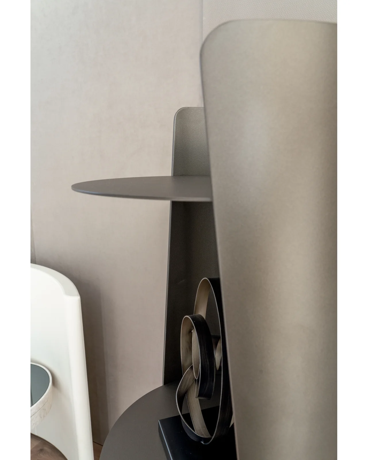 Ulisse bookcase by Cantori, in an interior setting, photo 7 of 7