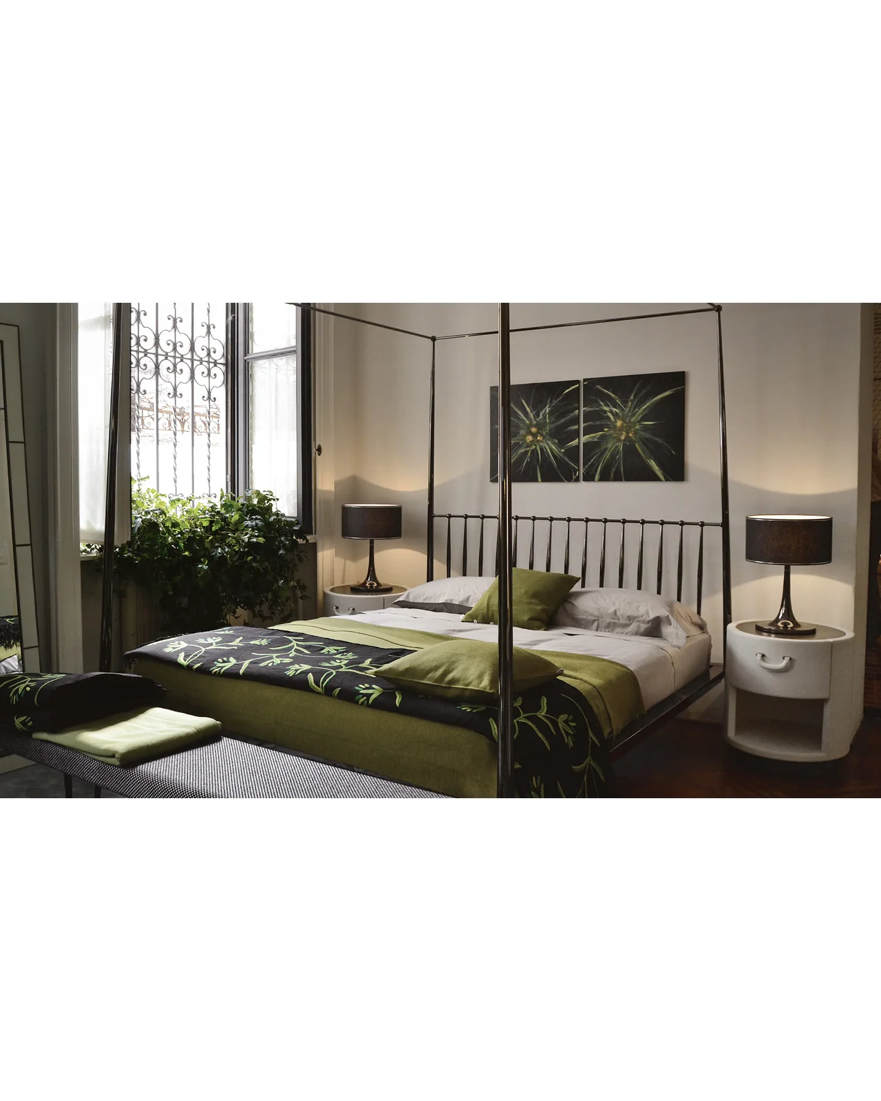 Urbino Canopy bed by Cantori, in an interior setting, photo 8 of 9