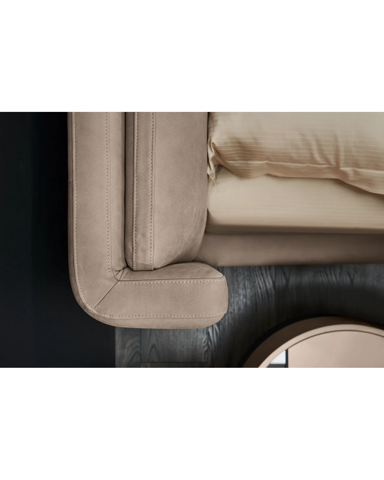 Valley bed by Cantori, in an interior setting, photo 2 of 8, Nobili Design catalog
