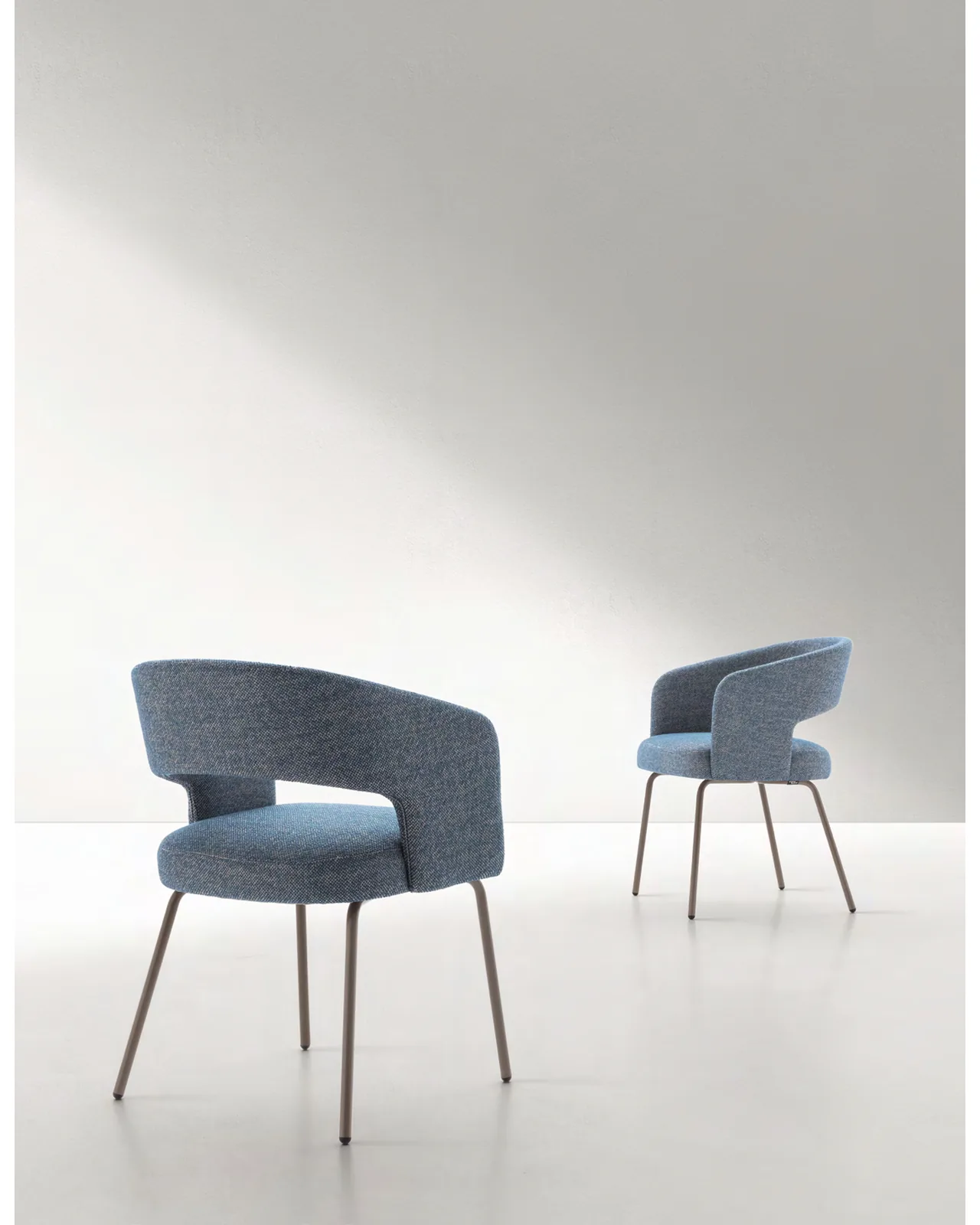 Chaise d'extérieur 356 par Ditre Italia sur une terrasse, photo 1 sur 4
