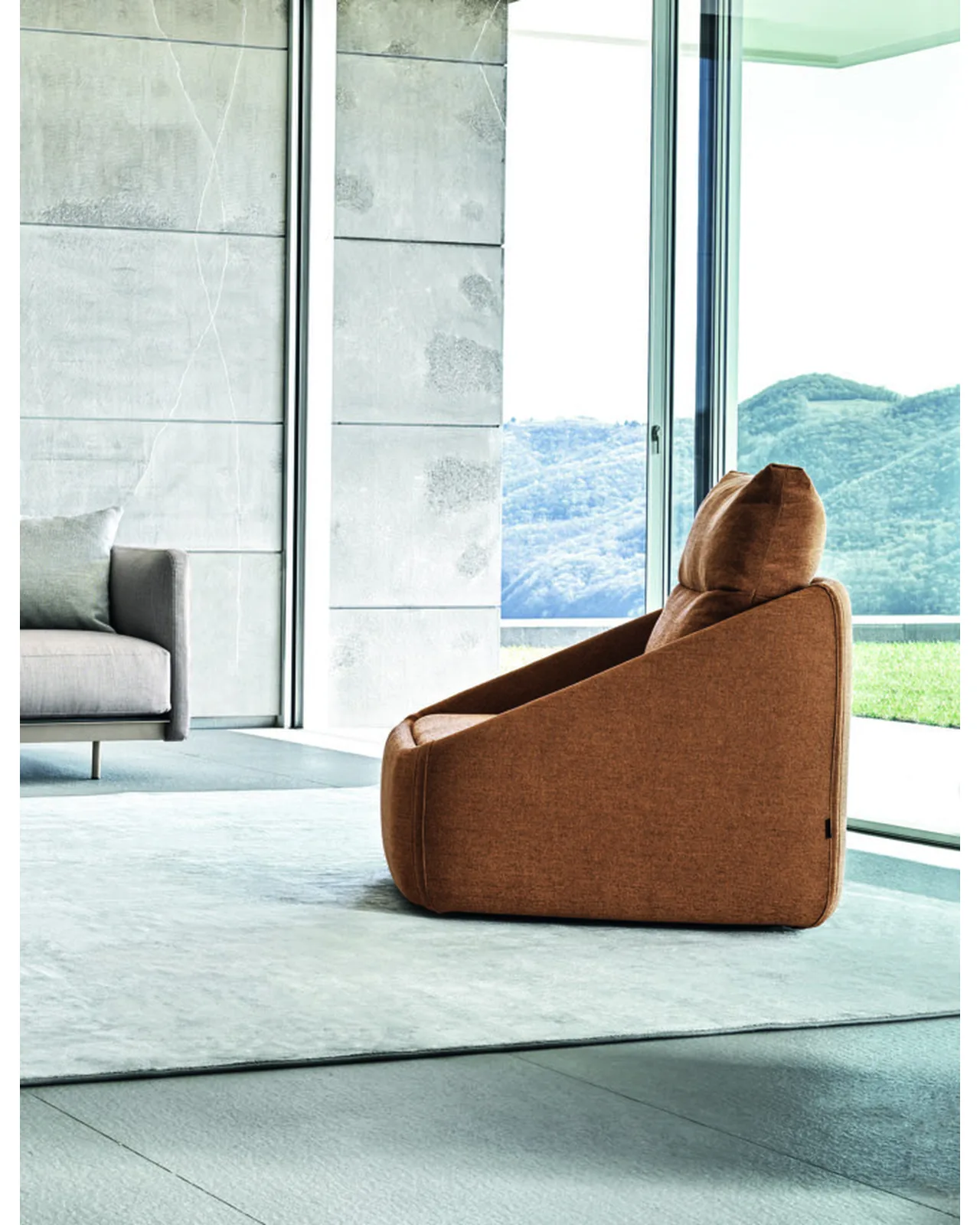 Bend armchair by Ditre Italia, in a contemporary living room, photo 2 of 3