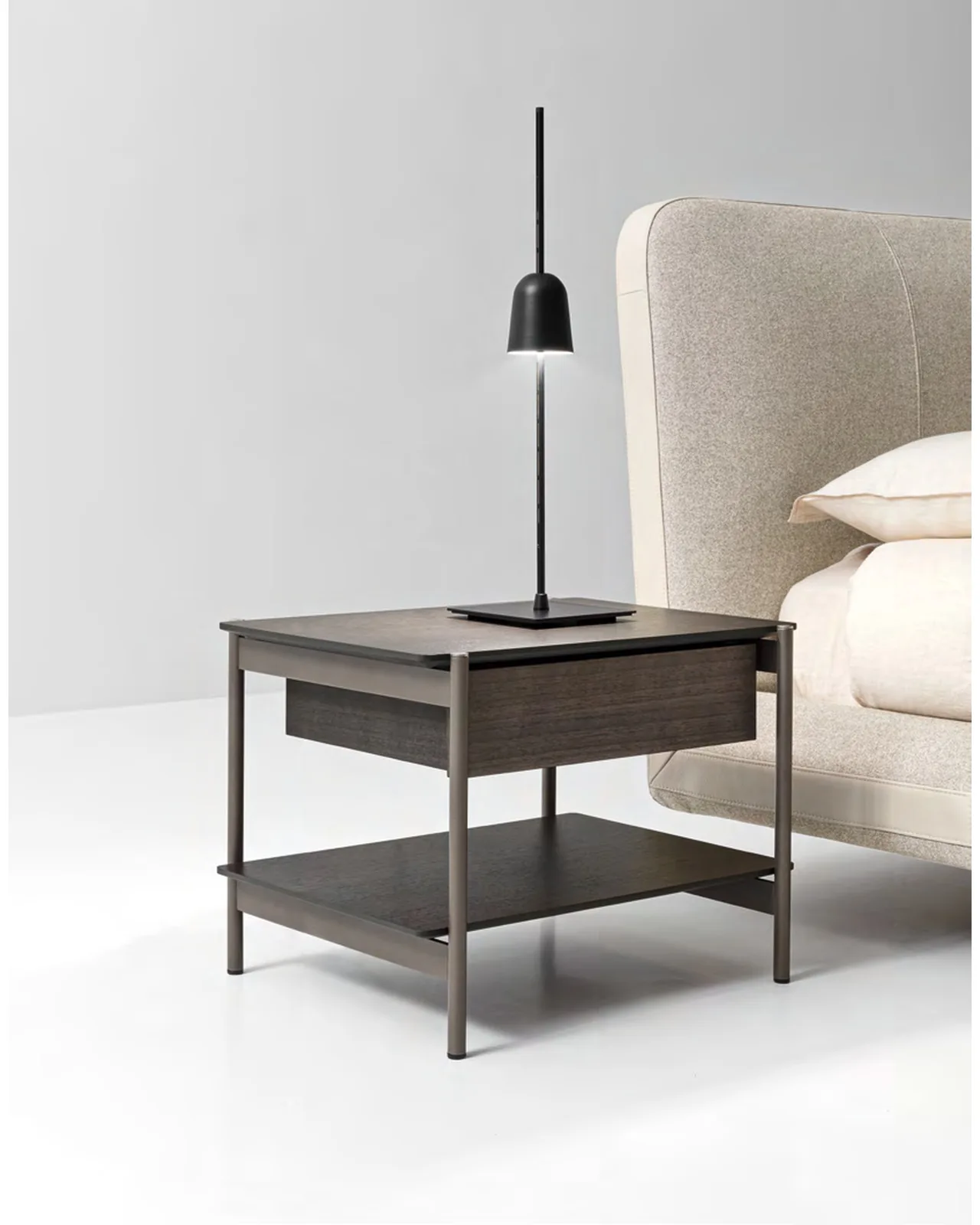 Table de chevet Erys par Ditre Italia, à côté d'un lit, photo 2 sur 2, Nobili Design