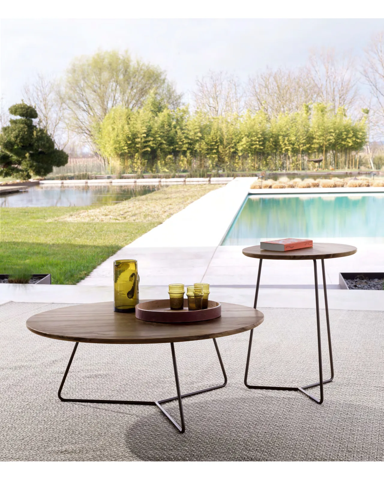 Table basse d'extérieur Kevin par Ditre Italia sur une terrasse, photo 1 sur 3