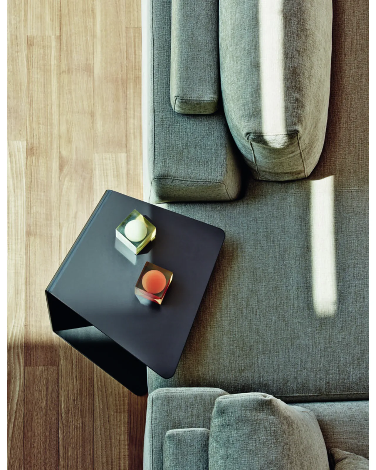 Table d'appoint Loman 2.0 par Ditre Italia dans un salon, photo 3 sur 3