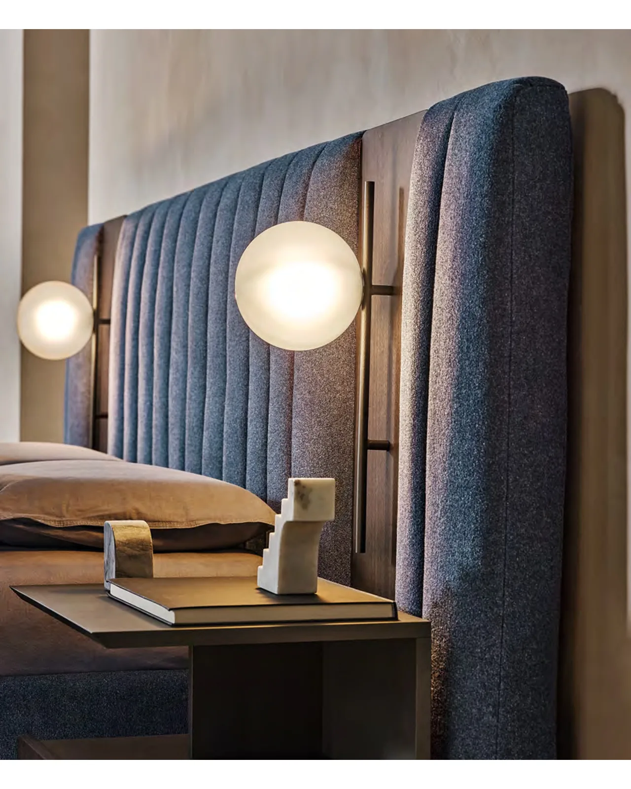 Lit Otello par Ditre Italia, dans une chambre contemporaine, photo 2 sur 5