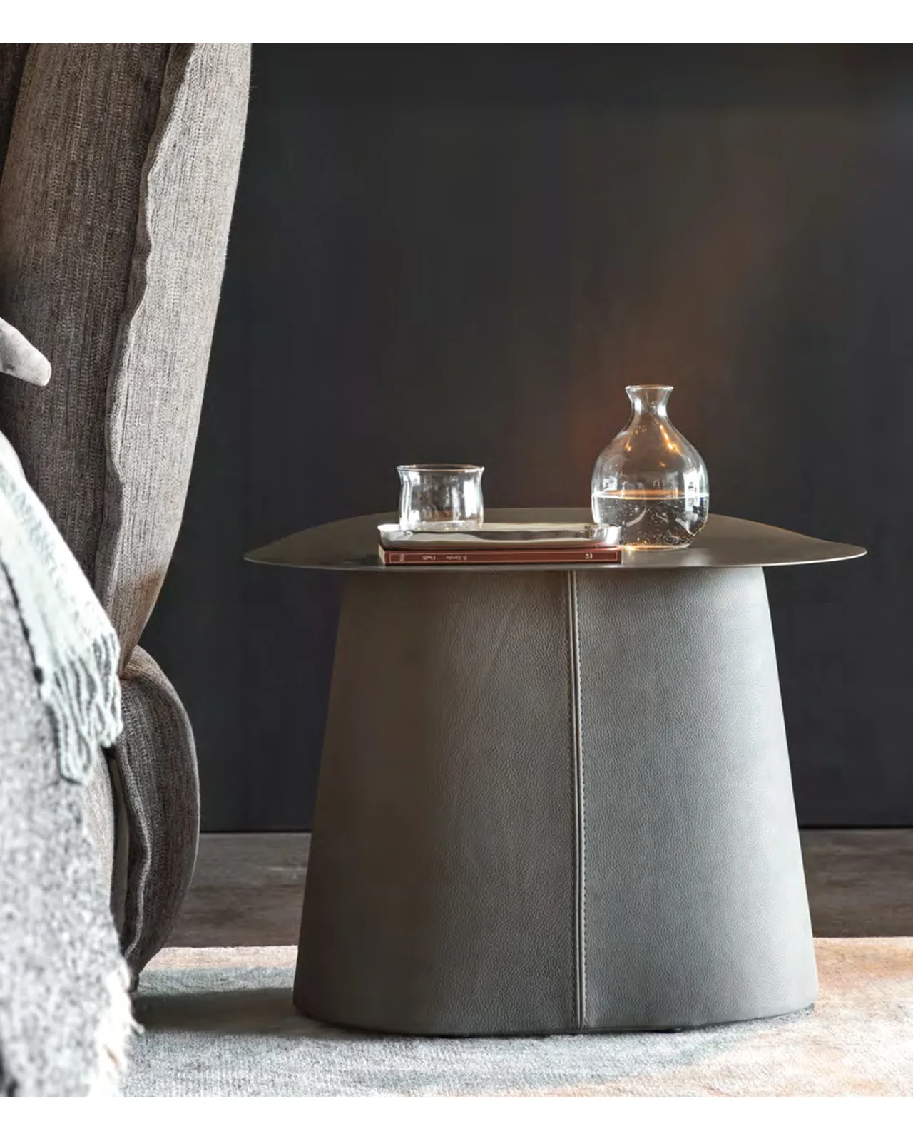 Table de chevet Puppet par Ditre Italia, dans une chambre, photo 1 sur 2