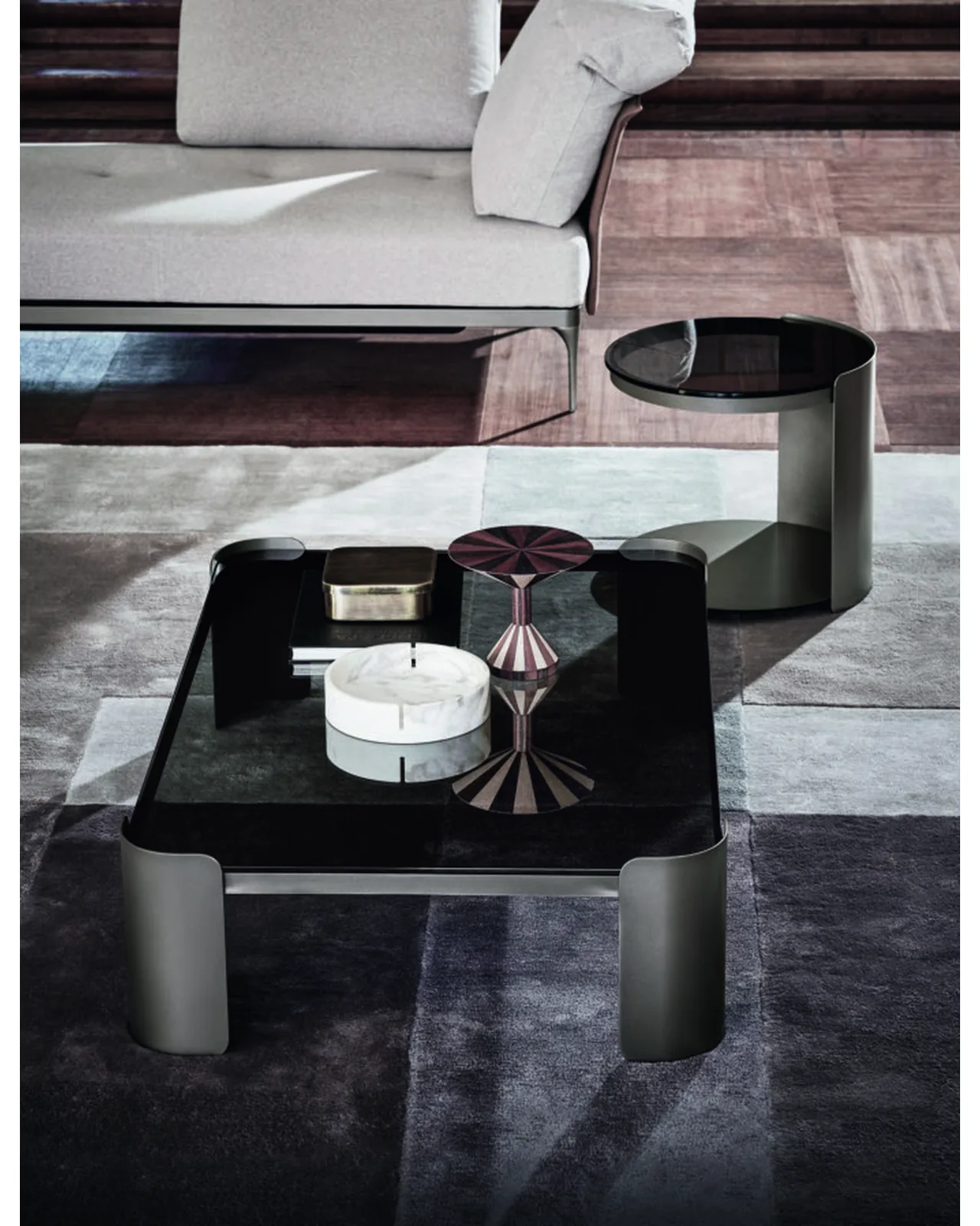 Table basse Skin par Ditre Italia dans un salon, photo 1 sur 2