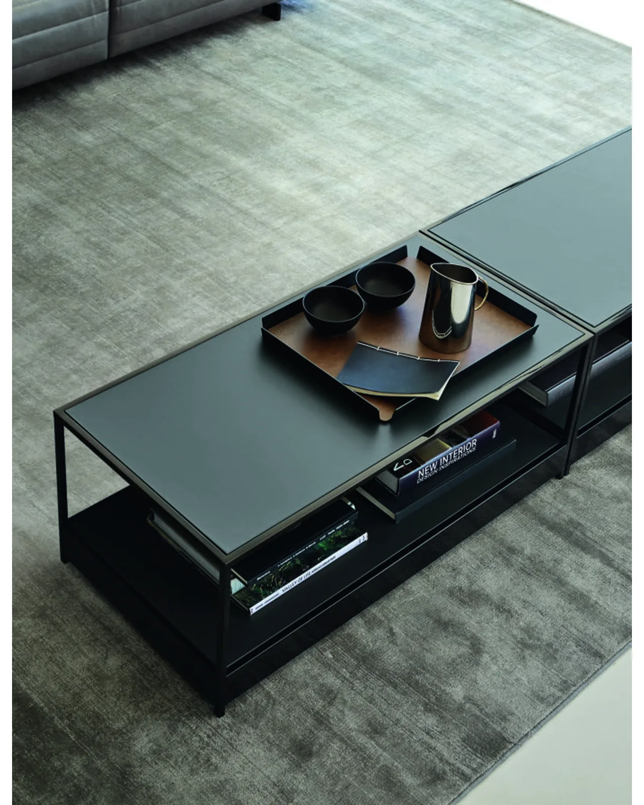 Table basse Unit par Ditre Italia à côté d'un canapé, photo 3 sur 4