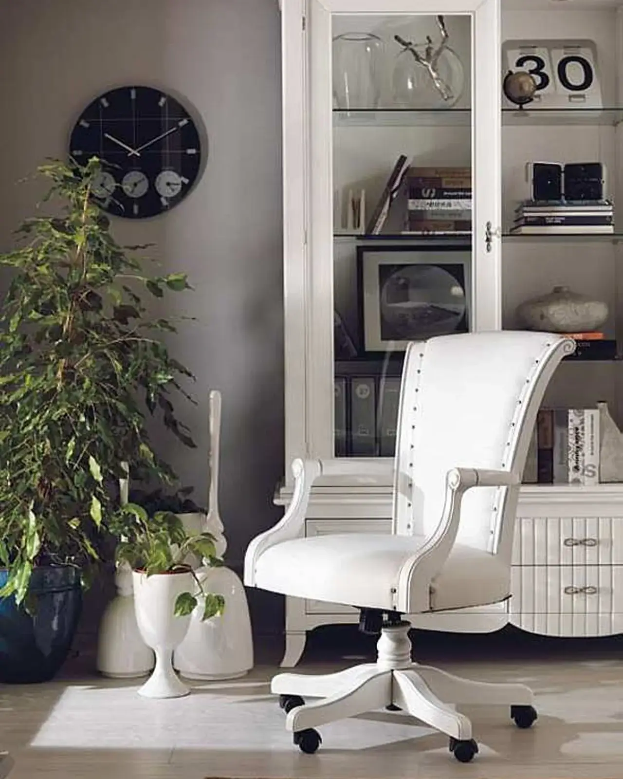 New Deco Swivel Armchair in Leather – leather upholstery detail, Francesco Pasi New Decò