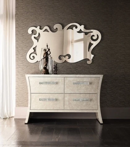 Modern dresser for bedroom Richard. Dim. 136 x 53 x 85 cm. Price 6.100 euros