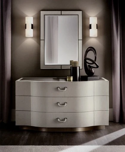 Modern dresser for bedroom Valentino. Dim. 145 x 55 x h77 cm. Price 9.900 euros