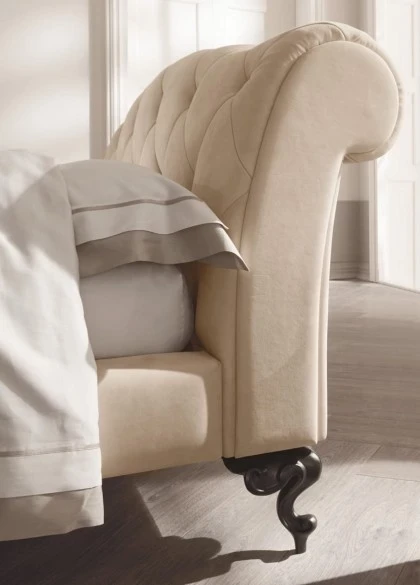 Upholstered bed George Cantori. Dim cm 200 x 245 x 110 cm 31 h. Price  7.700 euros