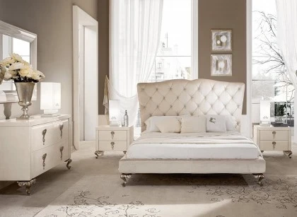 Upholstered bed George. Dim cm 200 x 226 x 144 cm 31 h. Price  6.500 euros