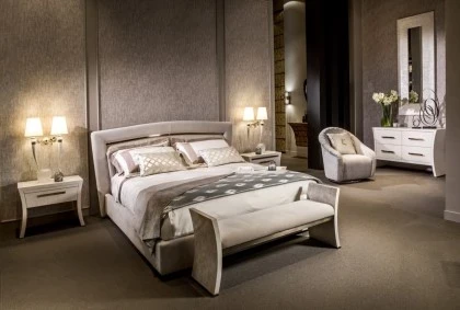 Upholstered bed Portofino Plisse. Dim cm 205 x 220 x 125 cm 29 h. Price  4.450 euros