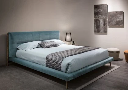 Upholstered bed Shanghai. Dim 199 x 230 x 101 cm 27 h.