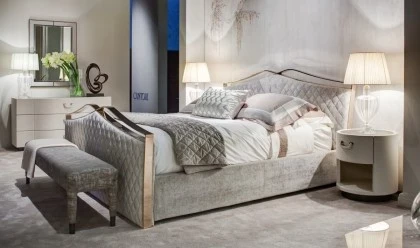 Upholstered bed Valentino. Dim. 197 x 224 x 11 cm 82-31 h. Price 11.900 euros