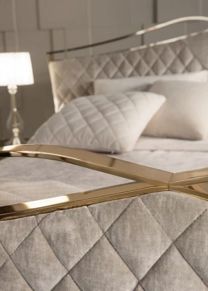Upholstered bed Valentino. Dim  197 x 224 x 117cm - 82 31 h. Price 11.900 euros