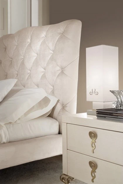 Upholstered bed modern bedroom Cantori. Dim   cm 200 x 226 x 144 cm 31 h. Price  6.500 euros