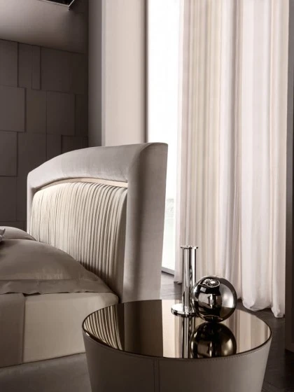 Upholstered bed modern bedroom Portofino Plisse. Dim cm 205 x 220 x 125 cm 29 h. Price 4.450 euros