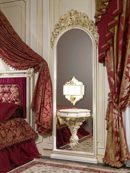 Bedside table art.988 D. Price 960 euros. Carved wooden mirror - Price 4,600 euros