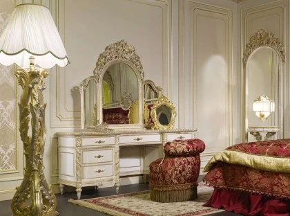 Make-up chest of drawers with mirror art.951-3. Dimensions L 226 cm D 55 cm H 77 cm. Price 16,500 euros.