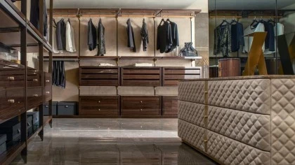 NAUTILUS WALK IN CLOSET WITH COVERED PANEL