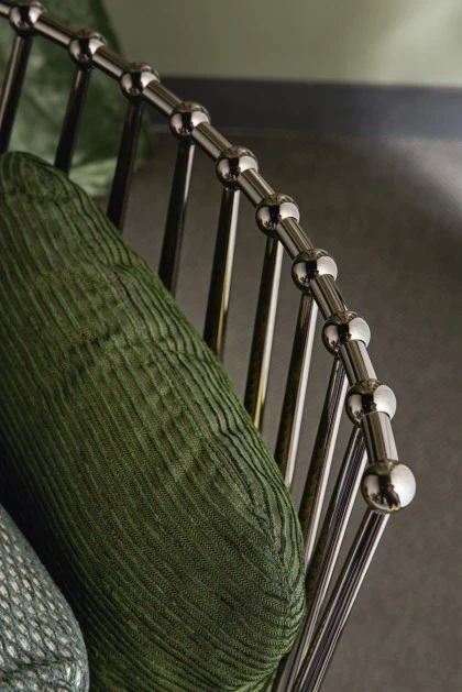 Aurora poltrona bacchettata dettaglio - iron back chair detail