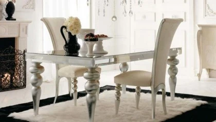 Table with side Chairs detail