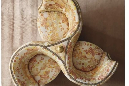 CasinoRoyale sittingroom armchair detail