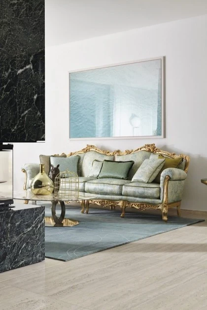 CasinoRoyale sittingroom sofa