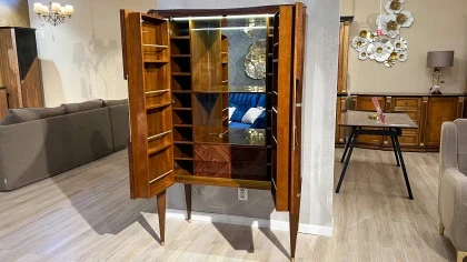 Mobile bar aperto con interni a specchio e porta bottiglie Ellipse